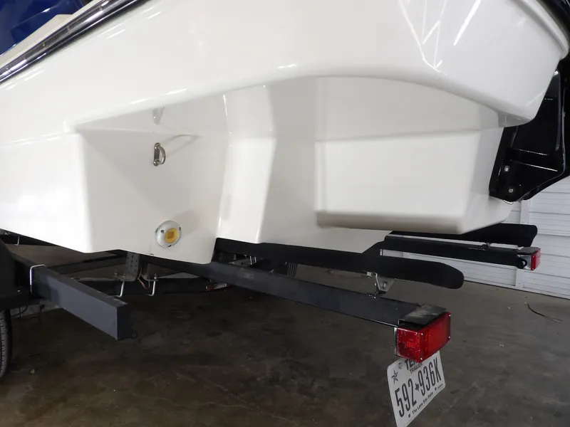 Slide: The Image of Bayliner XR-7 2017 - 12