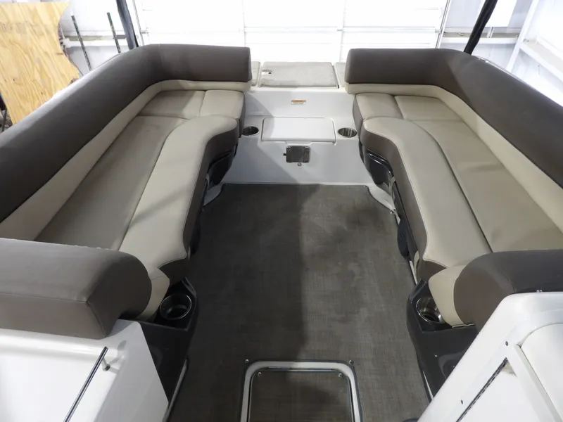 Slide: The Image of Bayliner XR-7 2017 - 16