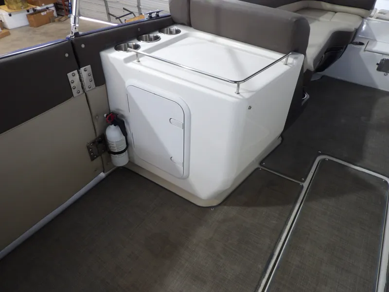 Slide: The Image of Bayliner XR-7 2017 - 30