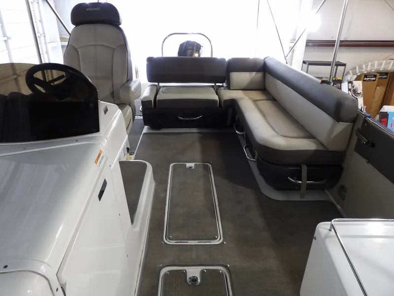 Slide: The Image of Bayliner XR-7 2017 - 34