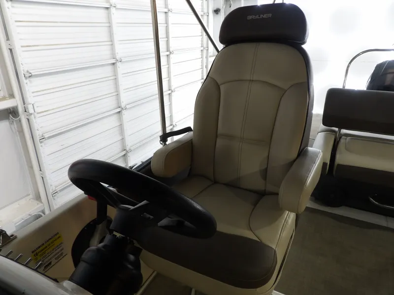 Slide: The Image of Bayliner XR-7 2017 - 45