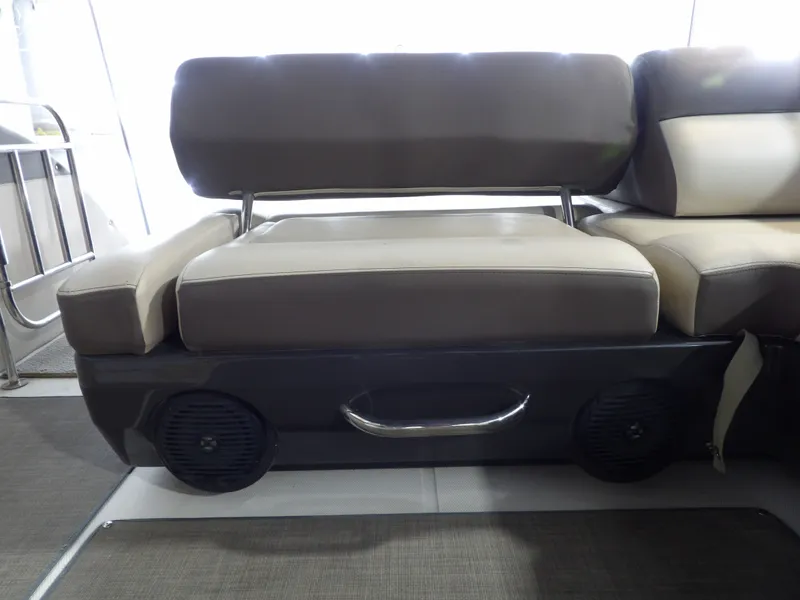 Slide: The Image of Bayliner XR-7 2017 - 46