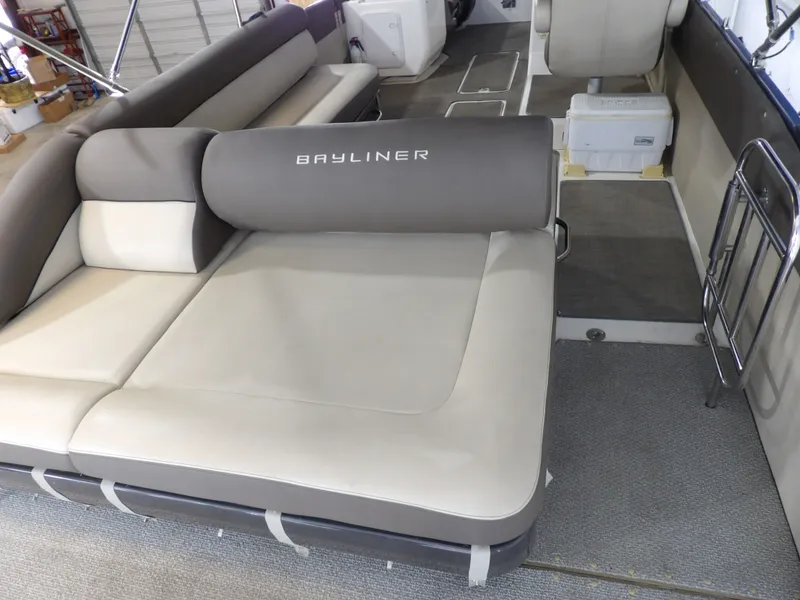 Slide: The Image of Bayliner XR-7 2017 - 49