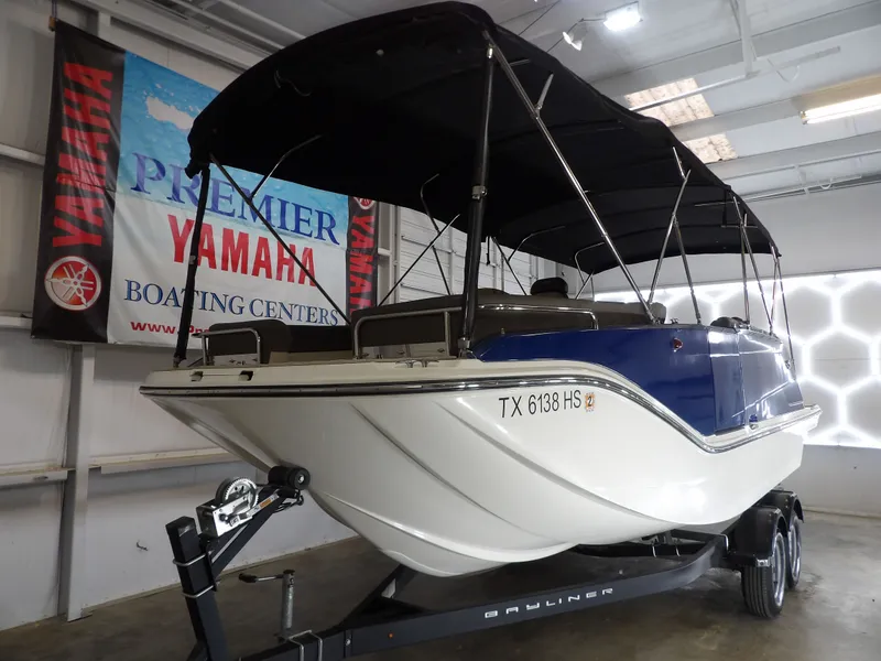 Slide: The Image of Bayliner XR-7 2017 - 6