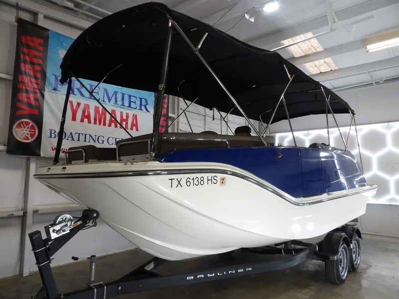 Slide: The Image of Bayliner XR-7 2017 - 8