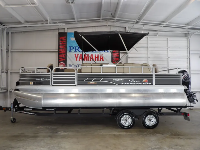 The Image of Sun Tracker FB20DLX 2023 - 1