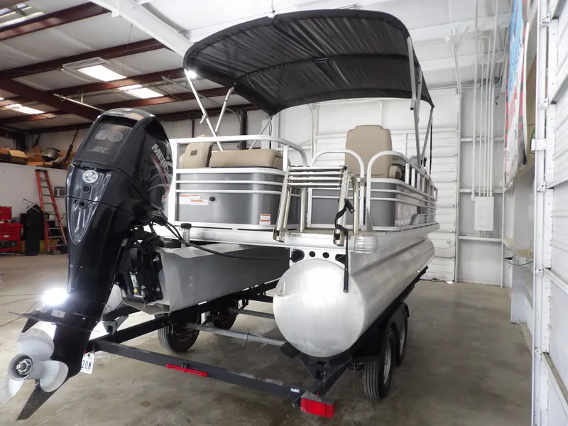 Slide: The Image of Sun Tracker FB20DLX 2023 - 10