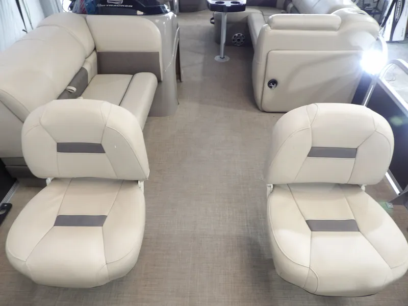 Slide: The Image of Sun Tracker FB20DLX 2023 - 11