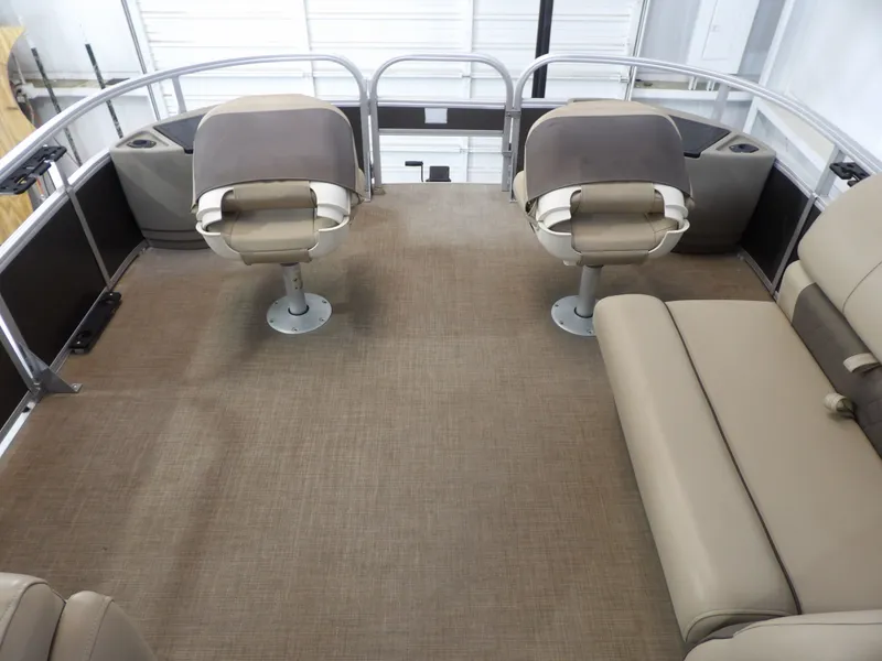 Slide: The Image of Sun Tracker FB20DLX 2023 - 12