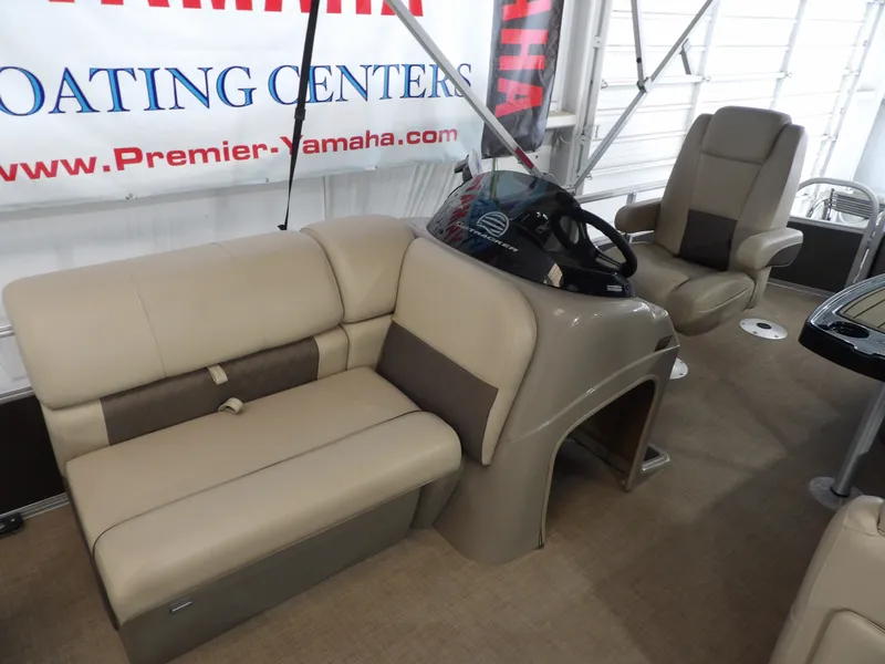 Slide: The Image of Sun Tracker FB20DLX 2023 - 13