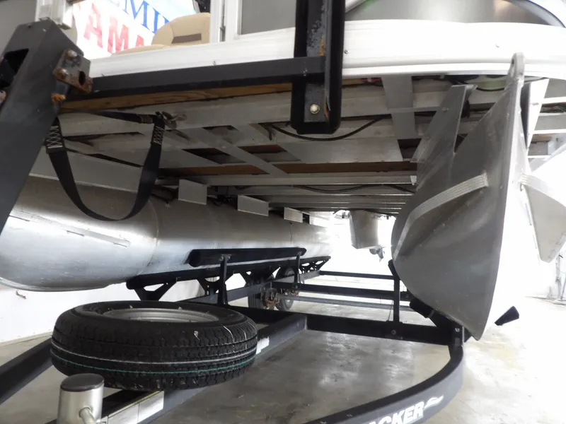 Slide: The Image of Sun Tracker FB20DLX 2023 - 6