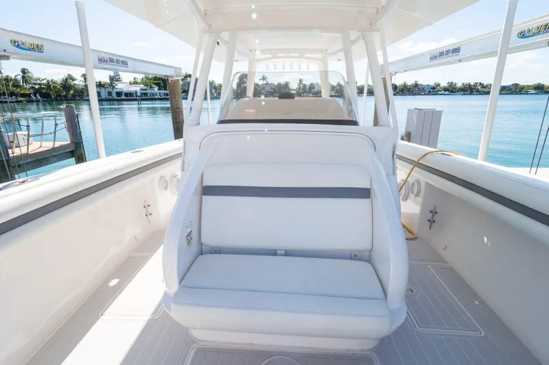 Slide: The Image of 2015 Intrepid 400 Center Console boat seating and storage compartment. - 82