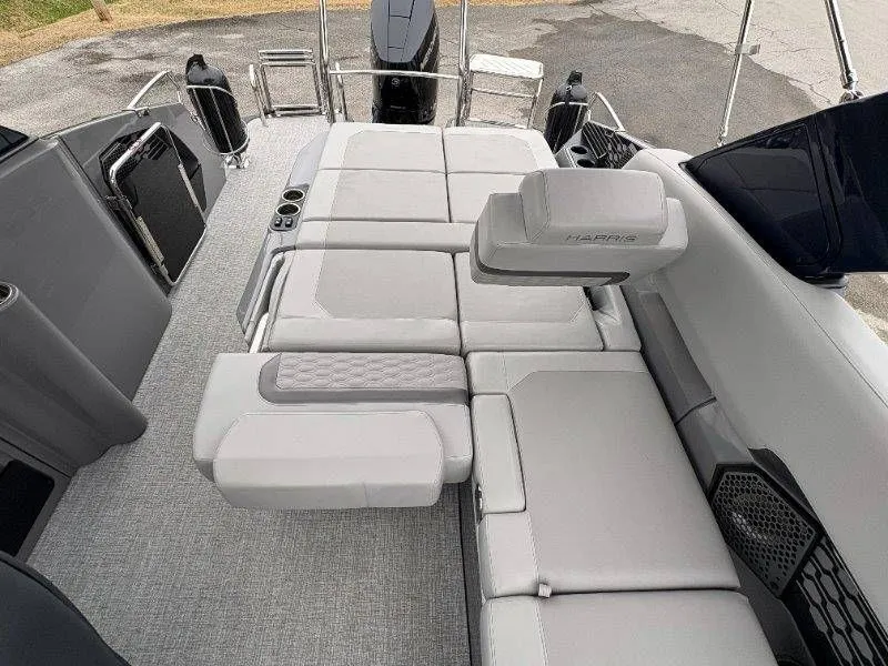 Slide: The Image of Harris Crowne 250 SL 2024 - 18