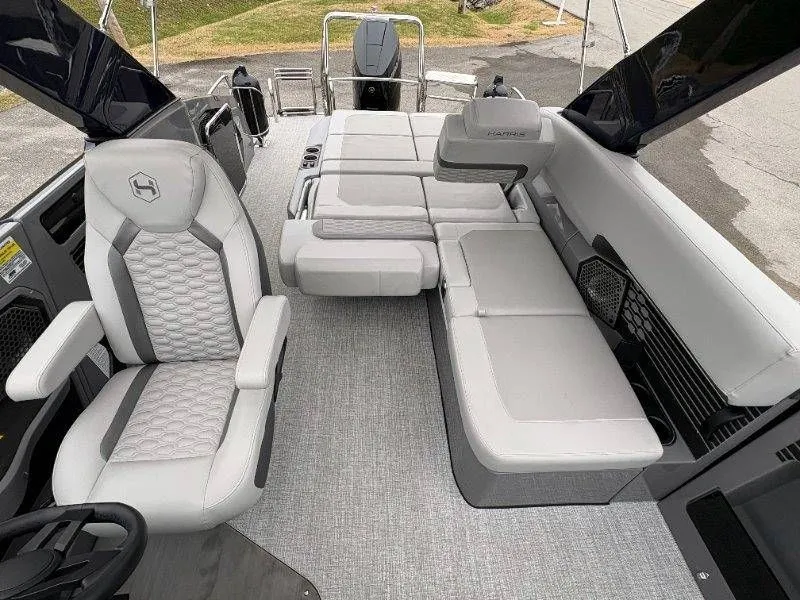 Slide: The Image of Harris Crowne 250 SL 2024 - 19