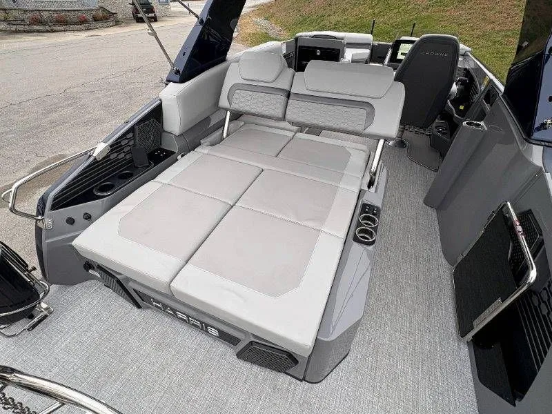 Slide: The Image of Harris Crowne 250 SL 2024 - 21