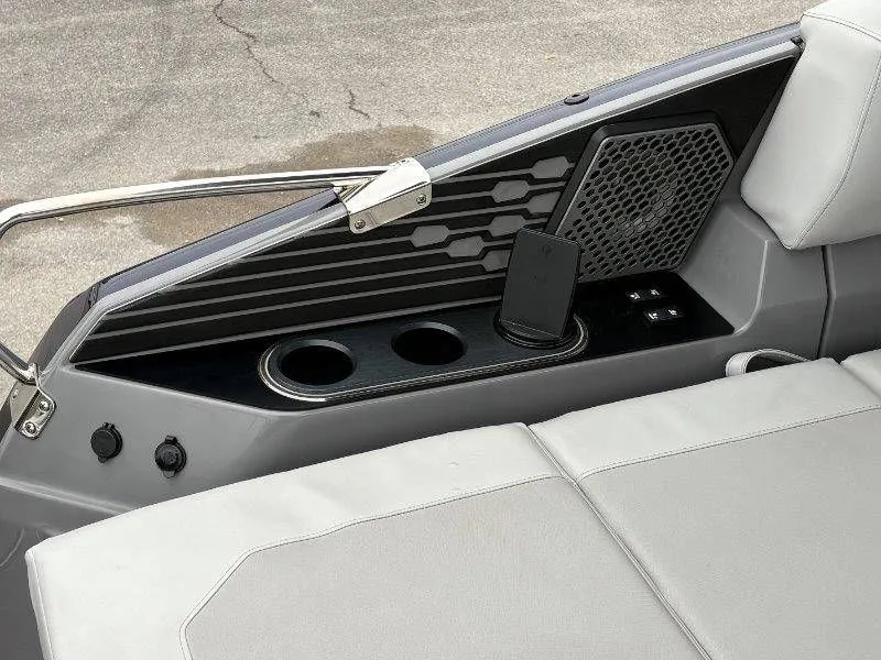 Slide: The Image of Harris Crowne 250 SL 2024 - 24