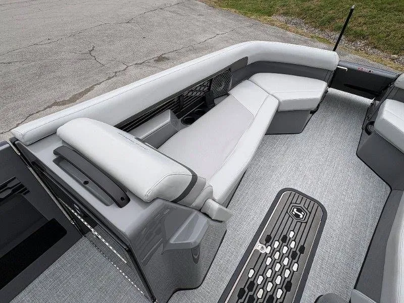 Slide: The Image of Harris Crowne 250 SL 2024 - 26