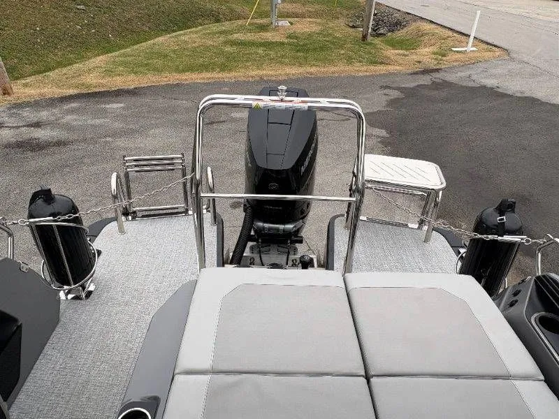 Slide: The Image of Harris Crowne 250 SL 2024 - 27