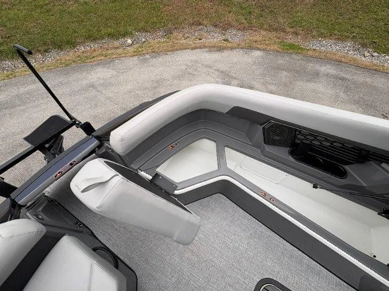 Slide: The Image of Harris Crowne 250 SL 2024 - 29