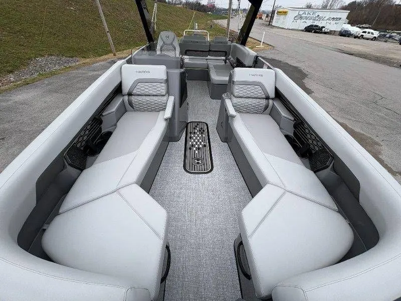 Slide: The Image of Harris Crowne 250 SL 2024 - 30