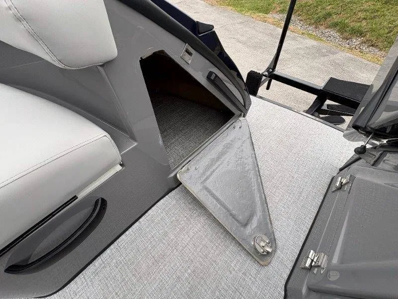 Slide: The Image of Harris Crowne 250 SL 2024 - 32