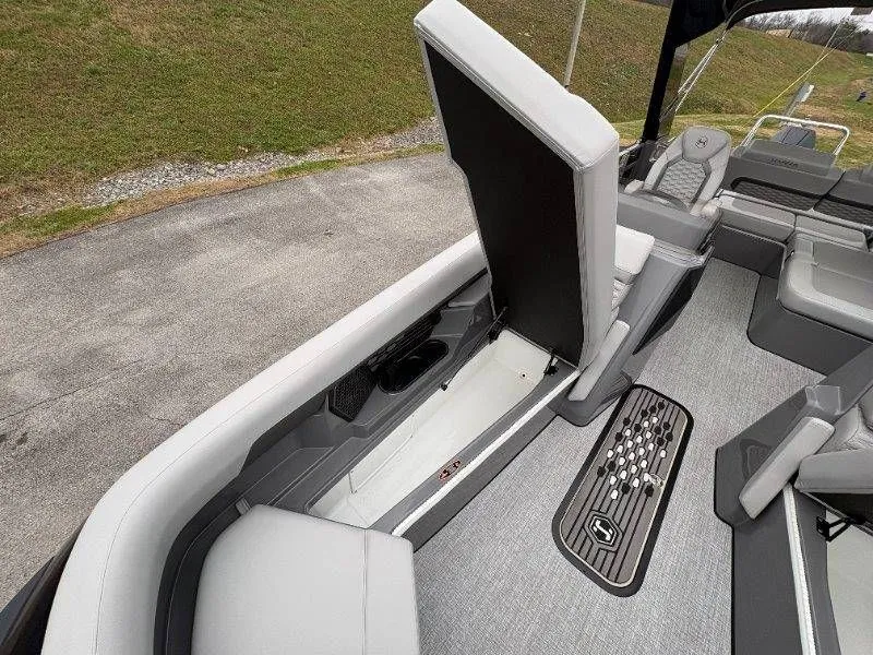 Slide: The Image of Harris Crowne 250 SL 2024 - 34