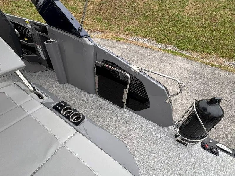 Slide: The Image of Harris Crowne 250 SL 2024 - 37