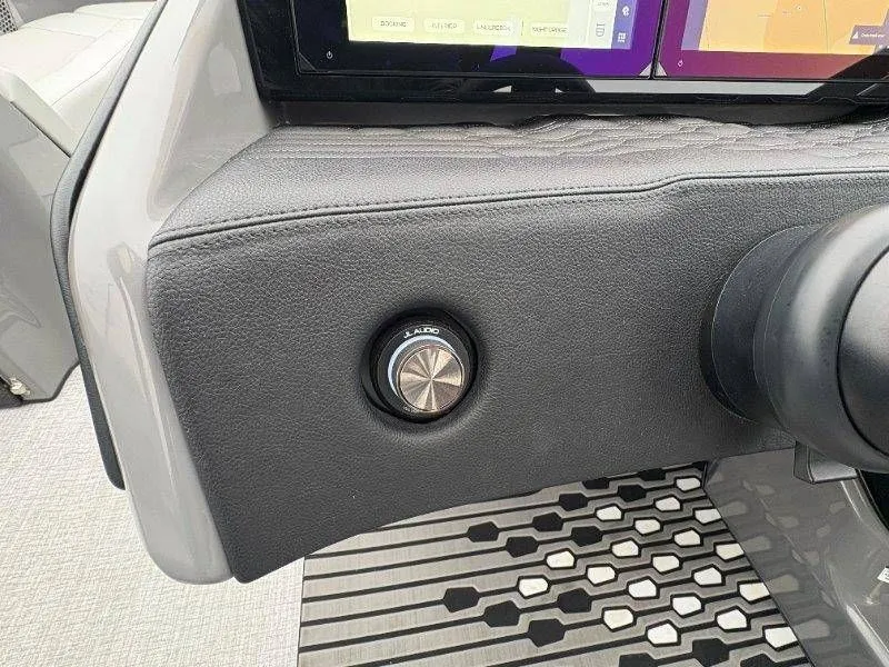 Slide: The Image of Harris Crowne 250 SL 2024 - 43