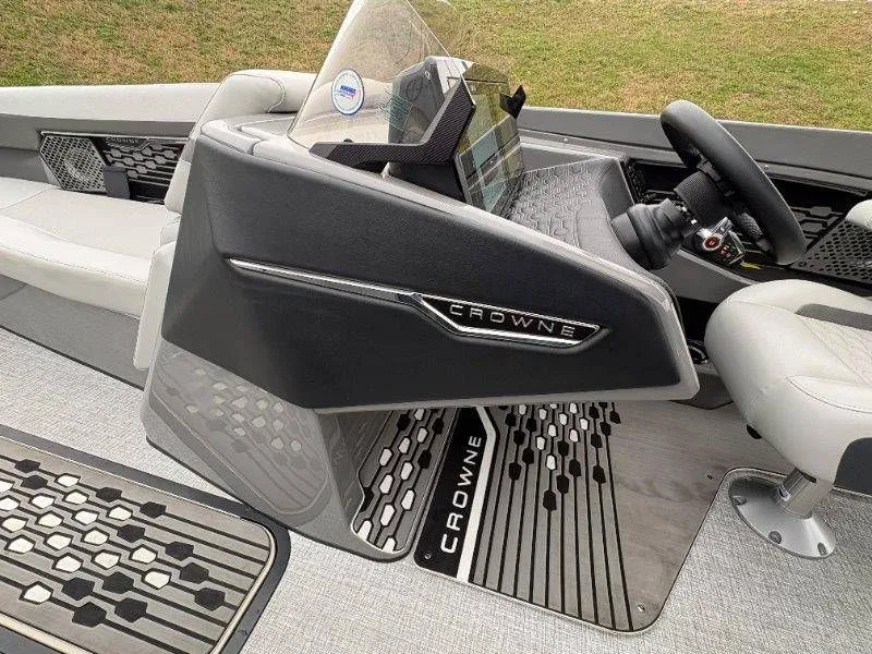 Slide: The Image of Harris Crowne 250 SL 2024 - 44