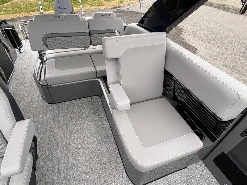 Slide: The Image of Harris Crowne 250 SL 2024 - 65