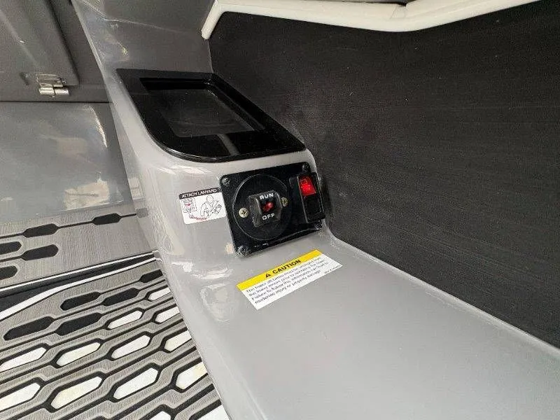 Slide: The Image of Harris Crowne 250 SL 2024 - 72