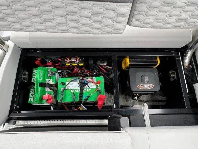 Slide: The Image of Harris Crowne 250 SL 2024 - 75