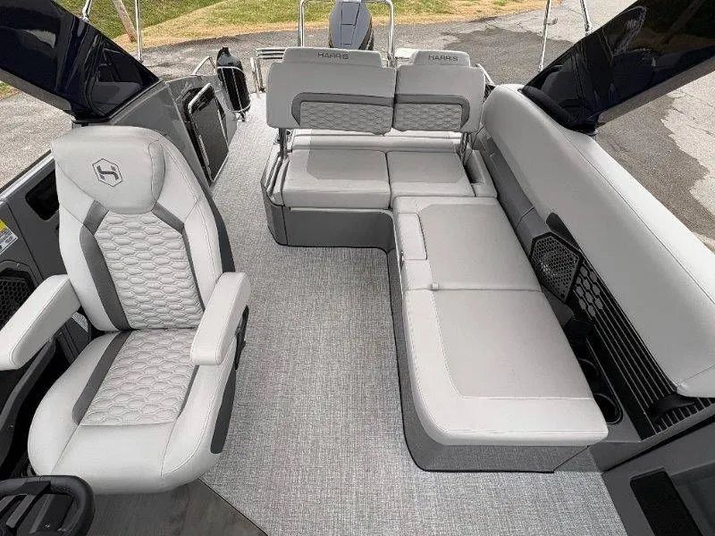 Slide: The Image of Harris Crowne 250 SL 2024 - 80