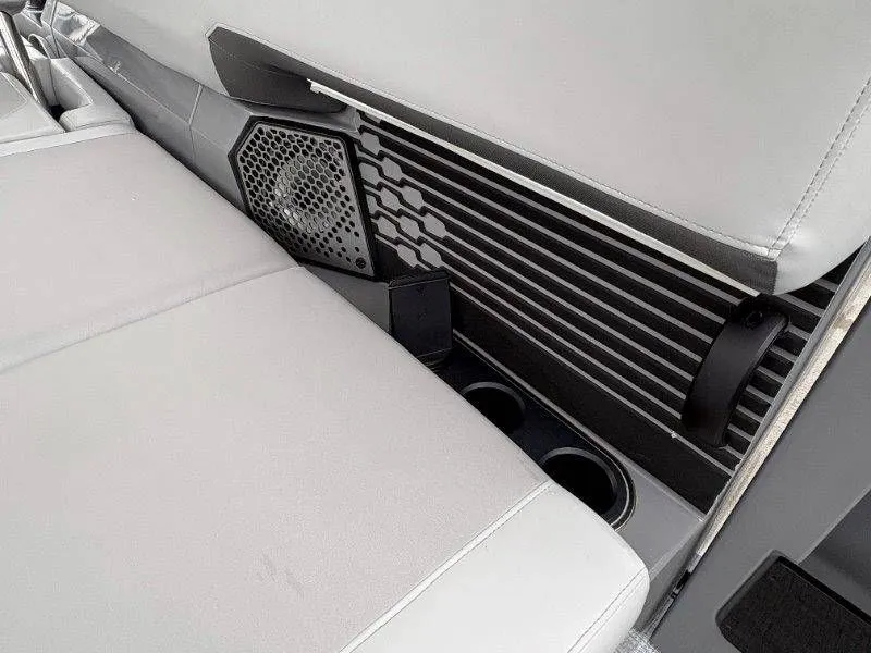 Slide: The Image of Harris Crowne 250 SL 2024 - 81