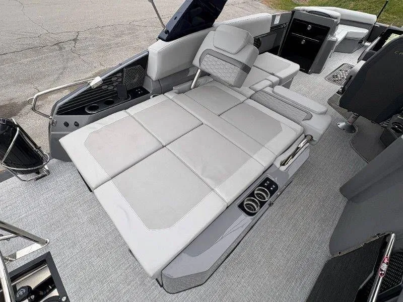 Slide: The Image of Harris Crowne 250 SL 2024 - 83