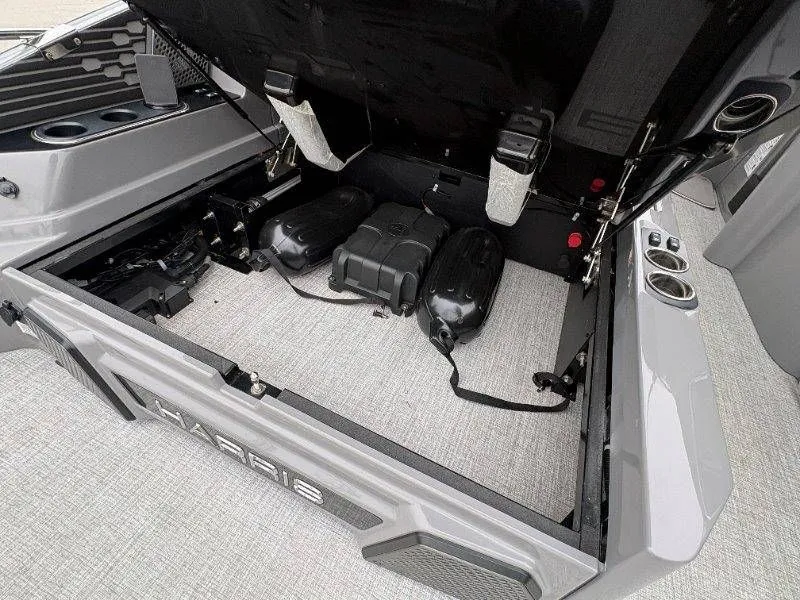 Slide: The Image of Harris Crowne 250 SL 2024 - 84