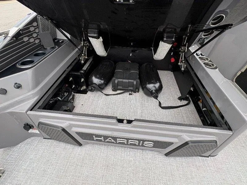 Slide: The Image of Harris Crowne 250 SL 2024 - 85