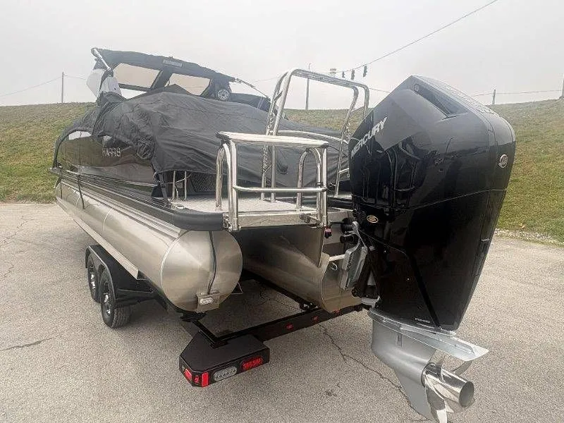 Slide: The Image of Harris Crowne 250 SL 2024 - 90