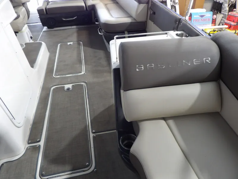 Slide: The Image of Bayliner XR-7 2017 - 29