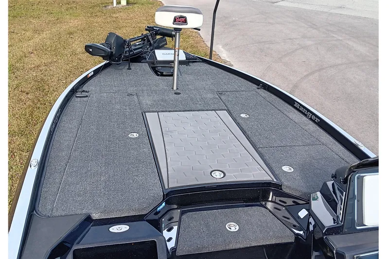 Slide: The Image of 2026 Ranger Z521R Cup-Equipped boat deck with advanced fishing features and seating. - 14