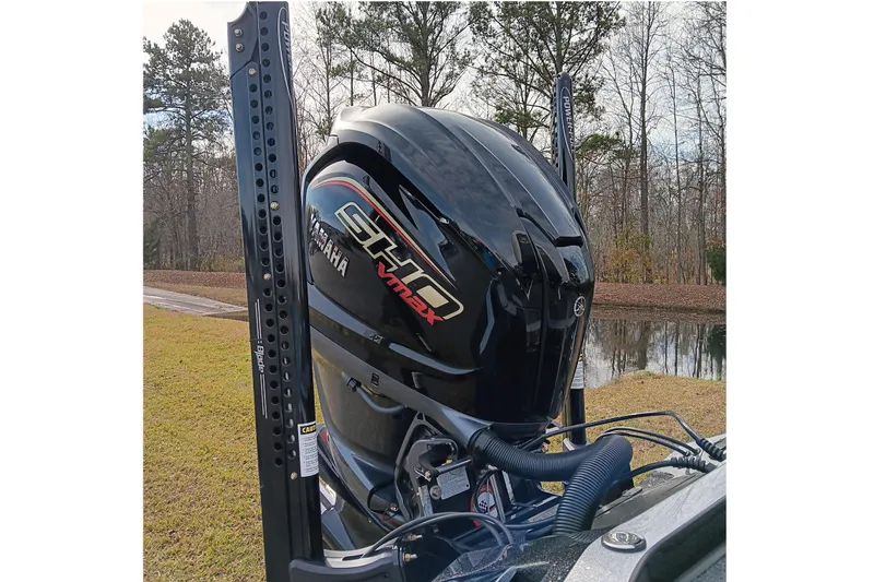 Slide: The Image of 2026 Ranger Z521R Cup-Equipped boat with Yamaha SHO VMAX engine by a lake. - 9