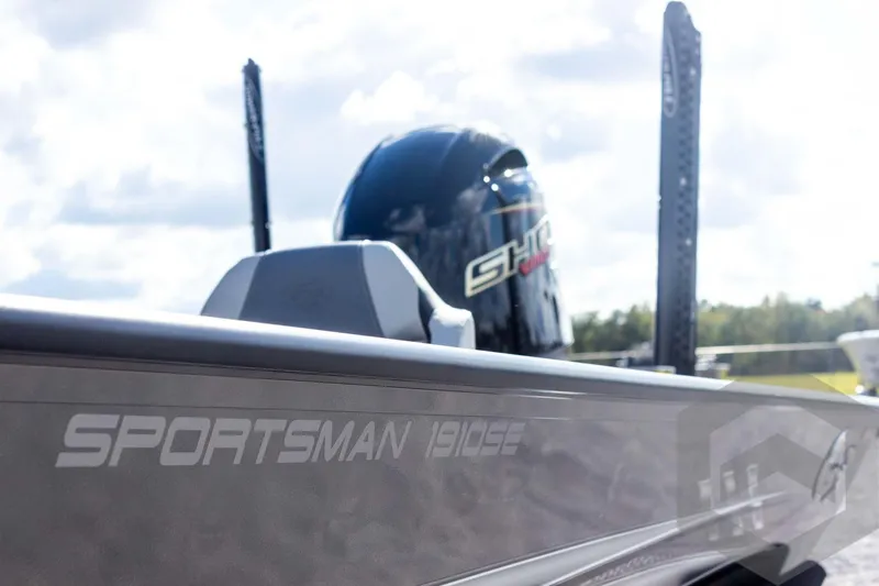 Slide: The Image of 2026 G3 Sportsman 1910 SE boat with powerful engine, sleek design. - 17