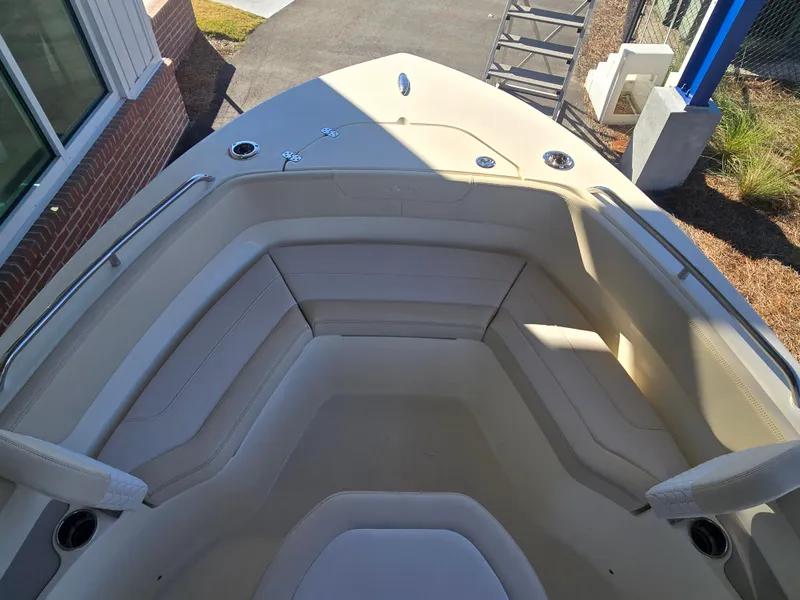 Slide: The Image of Scout 220XSF 2026 - 15