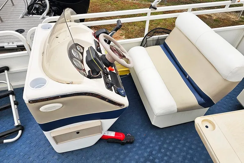 Slide: The Image of 2004 Bentley Pontoons 240 Fish interior with steering console and seating. - 19