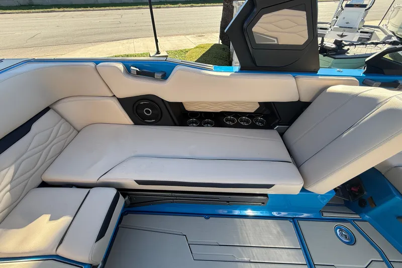 Slide: The Image of 2026 Supra SL 550 boat interior with luxurious seating and modern design. - 27