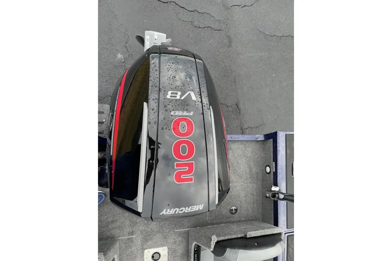 Slide: The Image of 2024 Tracker Targa V-19 Combo with Mercury 200 V8 engine, top view. - 16