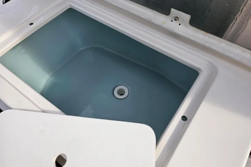 Slide: The Image of White Cuwater C-32-CB sink, 2022 model, with a central drain. - 40