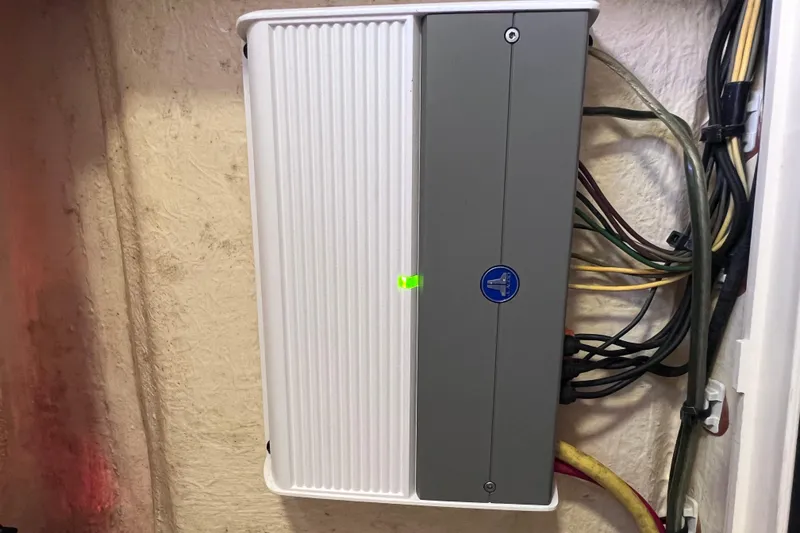 Slide: The Image of Electrical panel with cables in a 2019 Scout 275 LXF boat. - 78