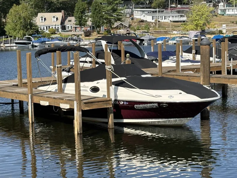 The Image of Sea Ray 240 Sundeck 2008 - 1