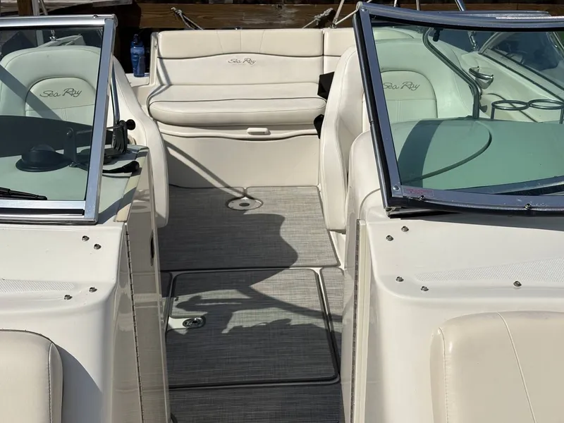 Slide: The Image of Sea Ray 240 Sundeck 2008 - 7
